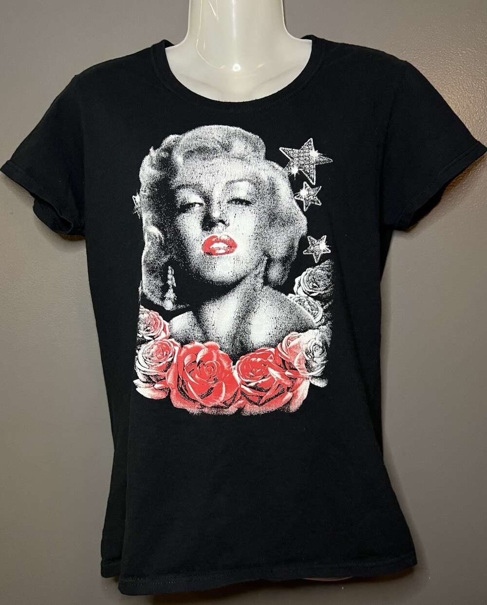 Marilyn Monroe Women's Size Medium Starlet With Roses Short Sleeve Graphic Tee